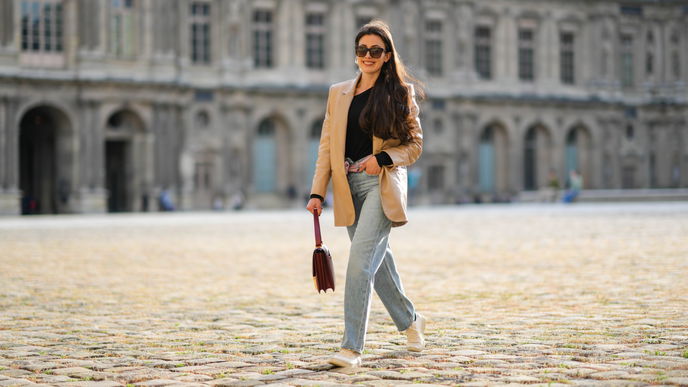 Aktuelle Jeans Trendschnitte: So angesagt sind Barrel, Ballon und Wide Leg