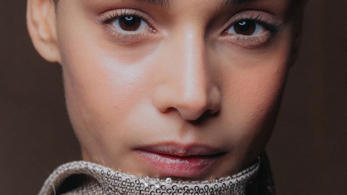Minimalistisch: „Anti-Blush“ ist der eleganteste Make-up-Trend der Saison
