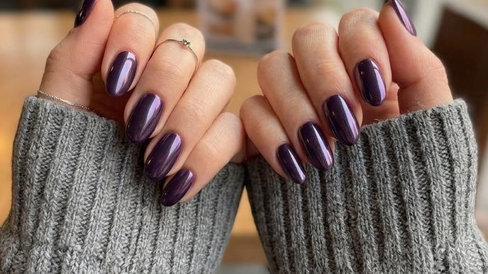 Lila Chrome Nails sind die mystische Dark-Aesthetic-Maniküre im Herbst 2026