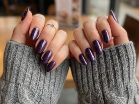 Lila Chrome Nails sind die mystische Dark-Aesthetic-Maniküre im Herbst 2026