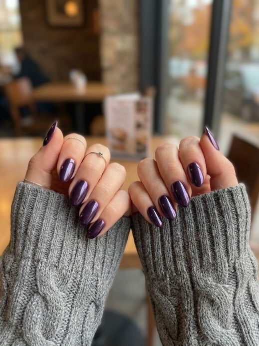 Lila Chrome Nails sind die mystische Dark-Aesthetic-Maniküre im Herbst 2026