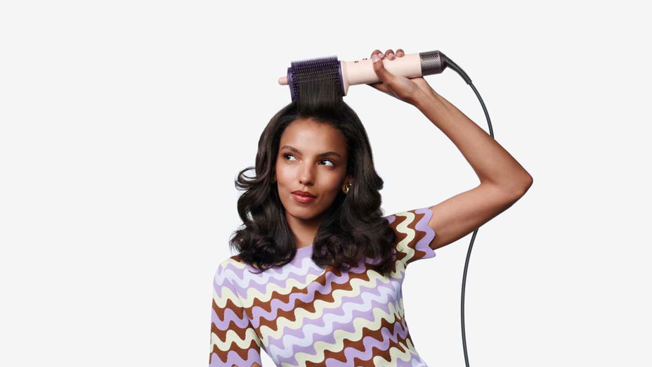 90s-Blowout: Mit Dysons neuer Warmluftbürste gelingt die Trendfrisur im Handumdrehen