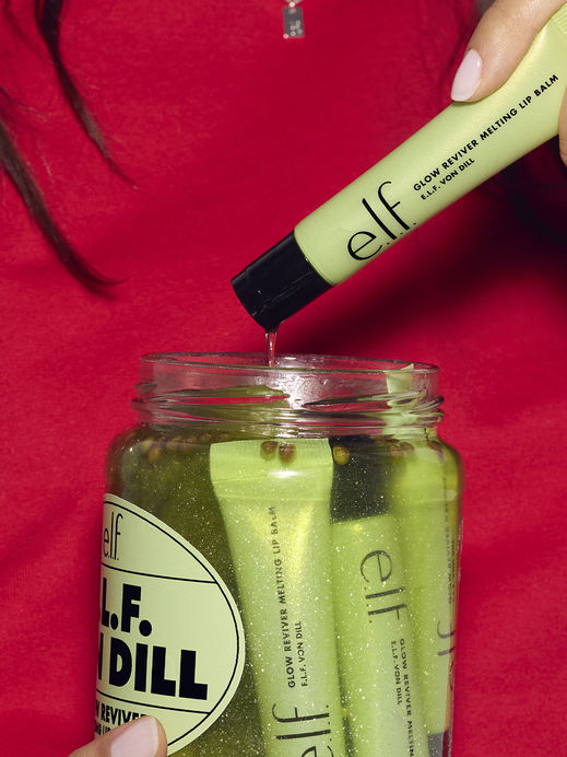 Neu bei dm: Der virale Pickle Lip Balm von e.l.f. kommt nach Deutschland