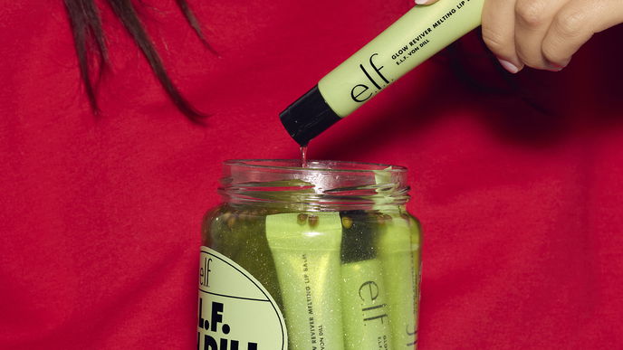 Neu bei dm: Der virale Pickle Lip Balm von e.l.f. kommt nach Deutschland