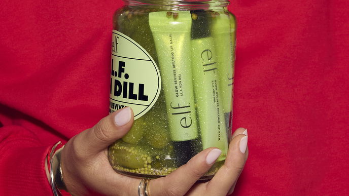 Neu bei dm: Der virale Pickle Lip Balm von e.l.f. kommt bald nach Deutschland