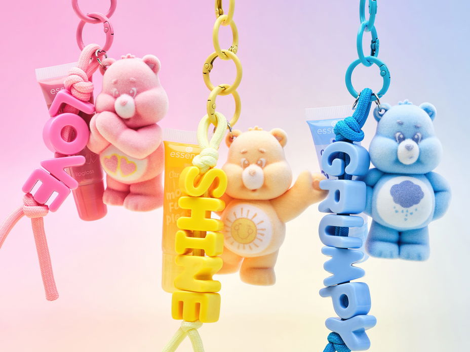 Überall ausverkauft: Gewinne 1 von 5 exklusiven essence x Care Bears™ Lipgloss Keychain Sets