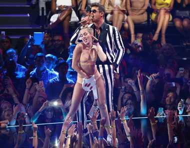 mtv-vmas-380x296-1865533.jpg