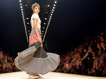 lena-hoschek-fashionshow-sommer-2012-480x270-1255073.jpg