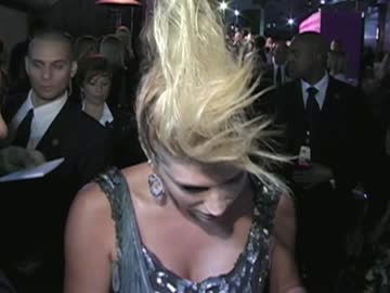 kesha-mit-neuem-look-480x270-1558572.jpg