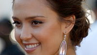 Frisurentrend aus Hollywood: lockere Hochsteckfrisuren