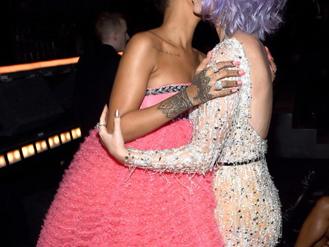 rihannas-kleid-evrschluckt-katy-2025953.jpg