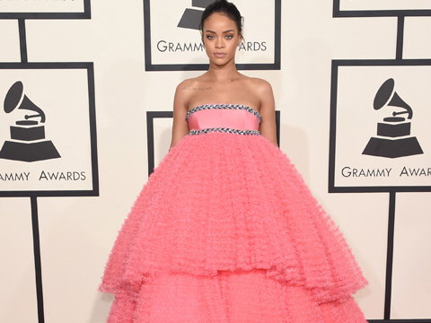 rihanna-giambattista-valli-2025953.jpg