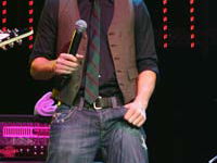 jt-gibt-spontan-konzert-200x252-7459.jpg
