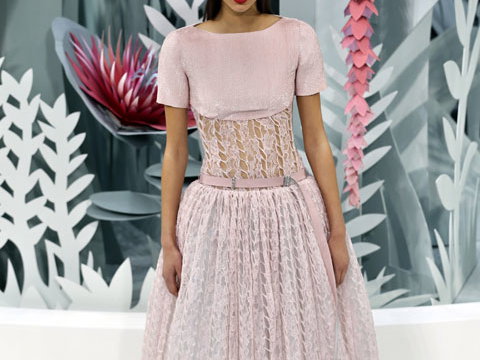 chanel-spitze-haute-couture-480-2021645.jpg