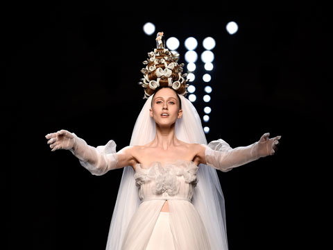 lockenwickler-braut-gaultier-480-2022923.jpg