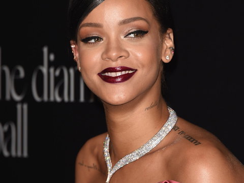 rihanna-diamond-ball-make-up-2010569.jpg