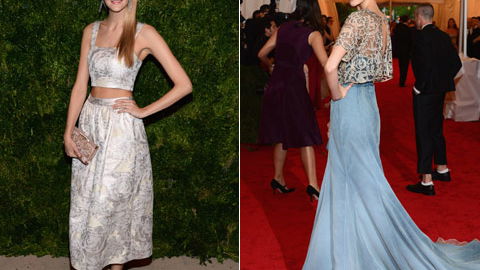 Model zeigt Babybauch