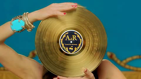 Anna dello Russo for H&M: Fashion Shower
