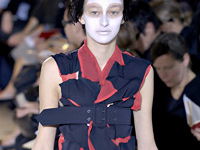 comme-des-gar-ons-spring-summer-2007-bild-bst-photos-200x300-30281.jpg