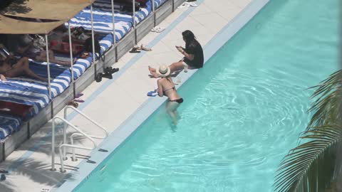 Katy Perry zeigt ihren Bikini-Body