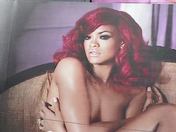 rihanna-nackt-auf-dem-times-square-480x270-1613078.jpg