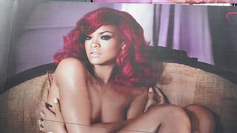 Rihanna nackt auf dem Times Square