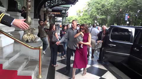Victoria Beckham zeigt ihr Baby auf der New York Fashion Week