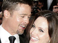 angelina-jolies-zwillinge-sind-da-200x300-121209.jpg