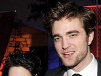 robert-pattinson-und-kristen-stewart-200x300-644611.jpg
