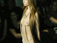 viel-nackte-haut-bei-der-berlin-fashion-week-200x283-311689.jpg