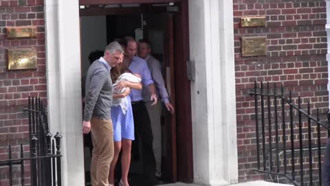 William und Kate zeigen den kleinen Prinz