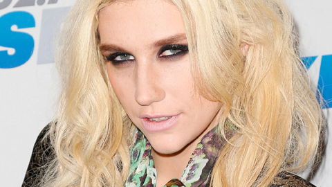 Kesha designt Penis Schmuck