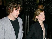 emma-watson-und-johnny-borrell-ein-paar-200x300-24502.jpg