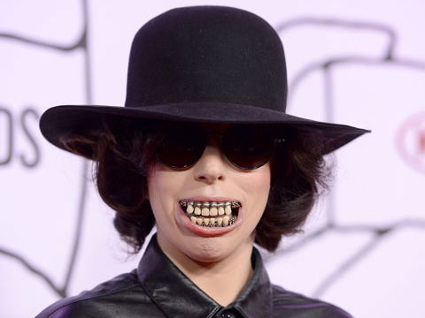 lady-gaga-zaehne-480x400-1880559.jpg