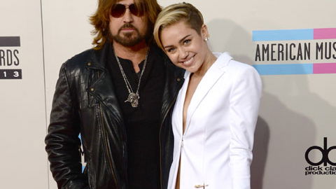 Miley Cyrus zeigt Brust