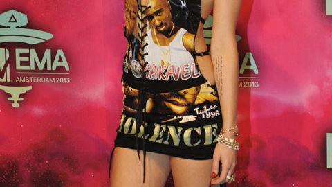 Miley Cyrus bei den MTV EMAs 2013 im Tupac-Kleid