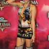 Miley Cyrus bei den MTV EMAs 2013 im Tupac-Kleid