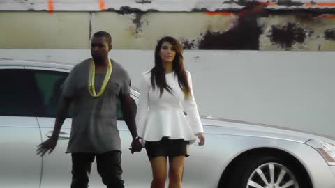 Kanye West überhäuft Kim Kardashian mit Geschenken