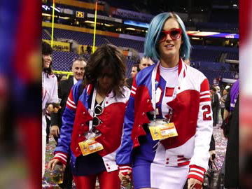 katy-perry-beim-superbowl-480x270-1529628.jpg