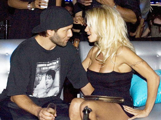 groupies-2-0-wir-treiben-es-nur-mit-stars-520x390-138857.jpg