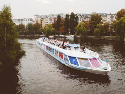 nike-boat-480-1987572.jpg