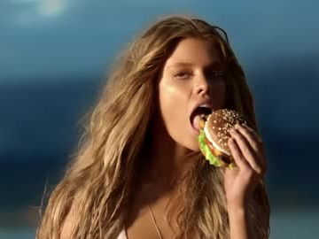 sports-illustrated-model-macht-werbung-fuer-fast-food-480x270-1922980.jpg