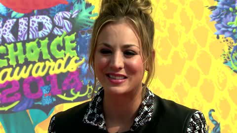 Kaley Cuoco spricht über Johnny Galecki und Henry Cavill