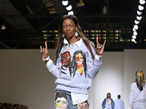 kimye-sweater-von-ashish-480-1987433.jpg