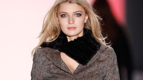 Jolina Fust läuft auf der Berlin Fashion Week