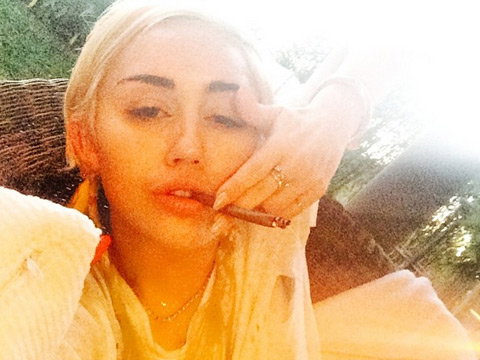 miley-cyrus-blunt-1967314.jpg