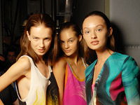 models-bei-modenschau-200x300-357416.jpg