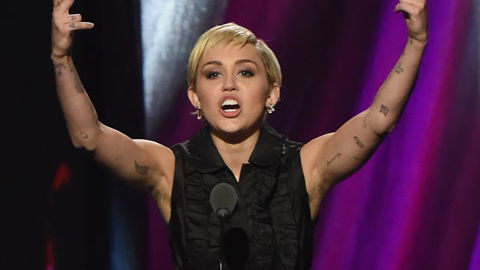 Achselhaare Comeback dank Miley Cyrus