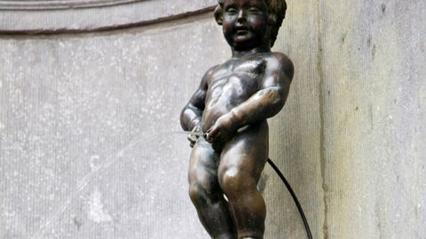 Jean Paul Gaultier kleidet Manneken Pis ein