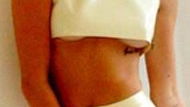 Miley Cyrus: Underboob und Hand im Schritt